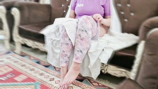 Une milf musulmane sexy hijabi se fait baiser par son voisin