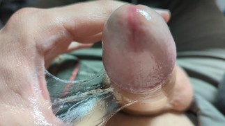 Giocare con TANTISSIMO PRECUM che cola dal mio cazzo arrapato