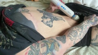 Pocieranie mojej spoconej grubej cipki po siłowni, Butch Lesbijka, Duża łechtaczka, Chłopczyca, FTM, Chłopięca cipka