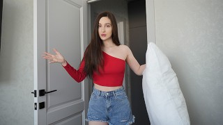 Ik deel een bed met mijn kleine stiefzus - Anny Walker
