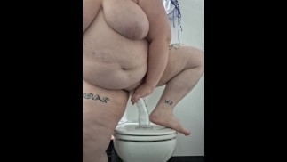Grote dildo en pis voor Alex!