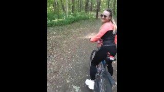 Велопрогулка с незнакомкой,закончилась глубоким  миньетом и спермой на лице