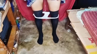 J’ai rapidement baissé ma culotte parce que j’avais vraiment besoin de faire pipi