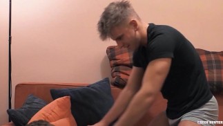 CZECH HUNTER - Dos sementales Beautiful seducen y se follan a un mensajero guapo hasta que todos se corren