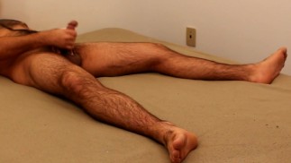 MisterRings haarige Füße - Solo männliche Masturbation