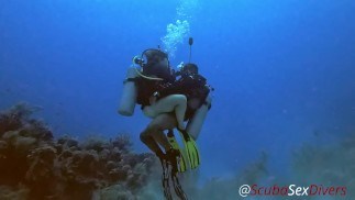 海の下でクソ、パート1-私たちはほとんどダイバーのグループに捕まりました!