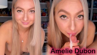 Hot Blonde hace una mamada suave - Semen en la boca