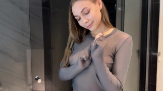 Przezroczysty szary crop top suchy vs mokry