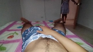 La sorellastra in Babydoll entra nella mia stanza e riceve un creampie nella sua figa perfetta. Vero po fatto in casa