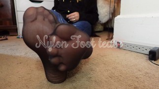 Pieds sales en collants taquiner