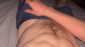 POV: Hete blanke man met enorme lul en solo-masturbatie van de buikspieren
