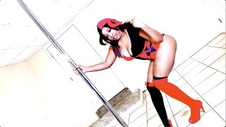 4K - Nina Rivera zuigt mijn lul als Harley Quinn