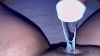 Ele decide se dar prazer logo pela manhã e termina com um forte orgasmo💦