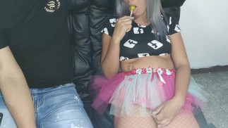 Mi hermanastra recien ella del ballet mientra estoy en viendo tv me gusta manosearla con ese tutu