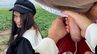 POV meia-irmã brinca com meu pau e eu gozo na calcinha dela