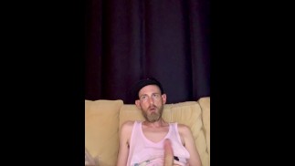 Fast erwischt, wie ich es im Airbnb auf der Couch streichelte
