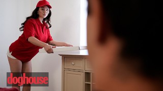 DOG HOUSE - Alyx Star du travail sentant la pizza, maintenant Jon Rogue veut la goûter