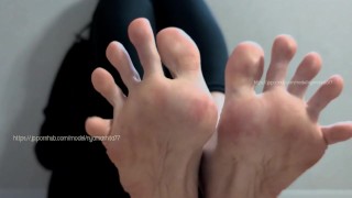 Esposa japonesa, por favor, mira las suelas y los pantalones de yoga del gran culo Hitozuma