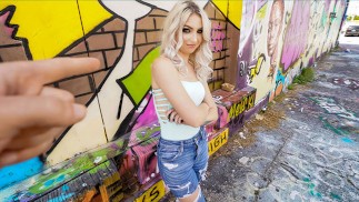 Dad Crush - Linda jovem vagabunda Britt Blair chupa e fode o padrasto para pegar o carro dele