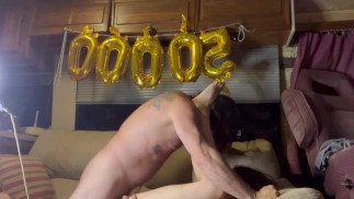 Micky Manson fode seu padrasto por 50 mil seguidores e recebe creampie
