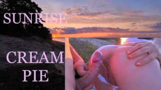 Sexo al amanecer en la playa, 2 orgasmos cremosos.