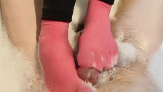 J’essayais juste de me détendre quand un sockjob sauvage est apparu