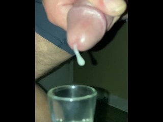 Gotas De Esperma Continuam Caindo Enquanto Eu Ordenho Meu Pau Em Um Copo- Slo-mo