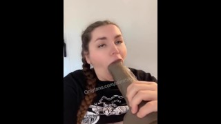Dildo é MUITO GRANDE para garotas gordinhas na garganta