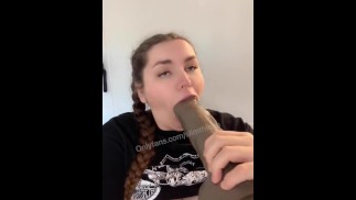 Consolador es DEMASIADO GRANDE para la garganta de las chicas gorditos