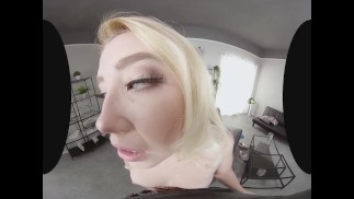 Reality Lovers - Perverse Mitbewohnerin spioniert Stiefschwester aus! Vollständige Szene