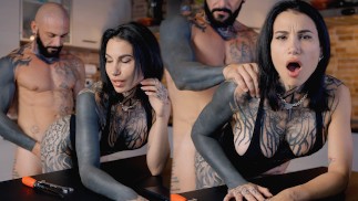ragazza italiana si fa sfondare dall'idraulico al telefono con il marito cornuto