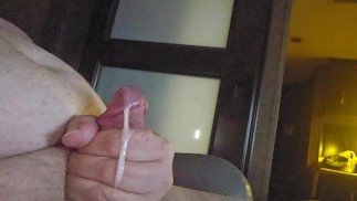 Chico grande disfrutando de un buen semen