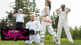 TRANS ANGELS-彼女が彼にセンセーショナルなフェラチオをする前にWilliam Seed情熱的にKisses Emma Rose
