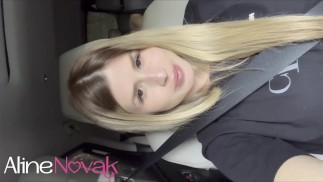 Loira peituda pensou que ia colher flores, mas o boy tinha outros planos, ele plantou o pau na rosin