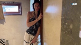 Horny Belle-mère espionne beau-fils dans la douche puis obtient Cum On visage