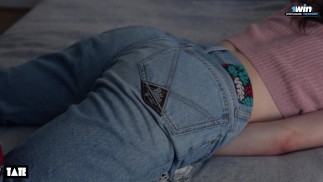Orgasmo intenso probando un nuevo Toy sexual - Arden Tate