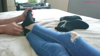 Lange Schicht mit extra warmen Stiefeln = Stinkende und verschwitzte Füße, perfekt für eine Massage