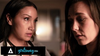 GIRLSWAY - Le docteur Vicki Chase sait comment tenir la bouche de l’infirmière Sinn Sage occupée à raconter des secrets