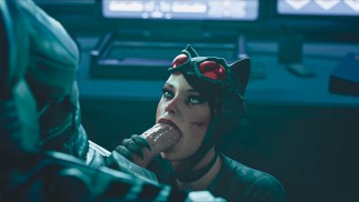 Catwoman soffia Batman nella Batcaverna