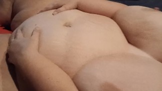 SSBBW gros ventre et énormes seins naturels jonglent - par Viola Tittenfee