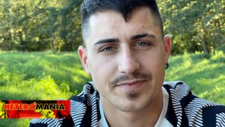 Junger bulgarischer heterosexueller Junge Sergej wichst zweimal - riesige Eier + unbeschnittener Schwanz