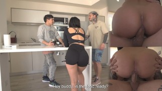 童顔のむっちり巨乳彼女を生でハメ倒して中出し