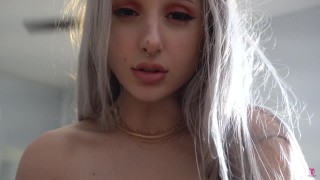 Hermosas tetas naturales grandes Skyler Vox ciega doblada y atada y follada correctamente