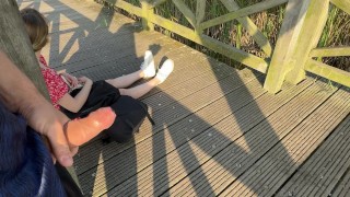 DICKFLASH: Holka na Lake nemůže uvěřit, že před ní trhám
