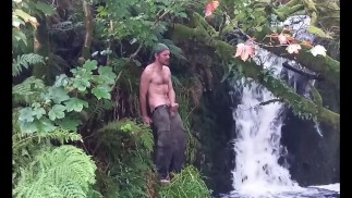 Mijn lul strelen bij de watervallen