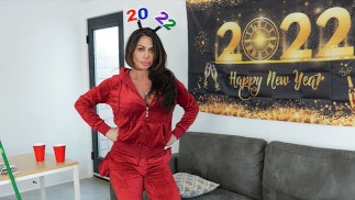 PervMom - Buxom MILF pomáhá svému perverznímu nevlastnímu synovi překonat jeho sexuální problémy