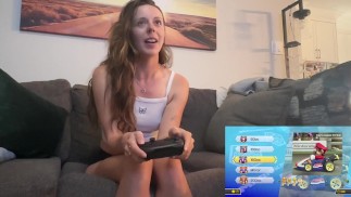 Jogando Strip Mario Kart com meu LUSH dentro !! bananas 😂 Too Many