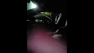 夜の人々と一緒にホテルの前で外で自慰行為ハードザーメン
