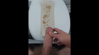 Novinha britânica sem cortes Cums no toliet