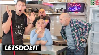 Slutty macecha slečna Jackson šuká pracovníky restaurace - LATINA MILF